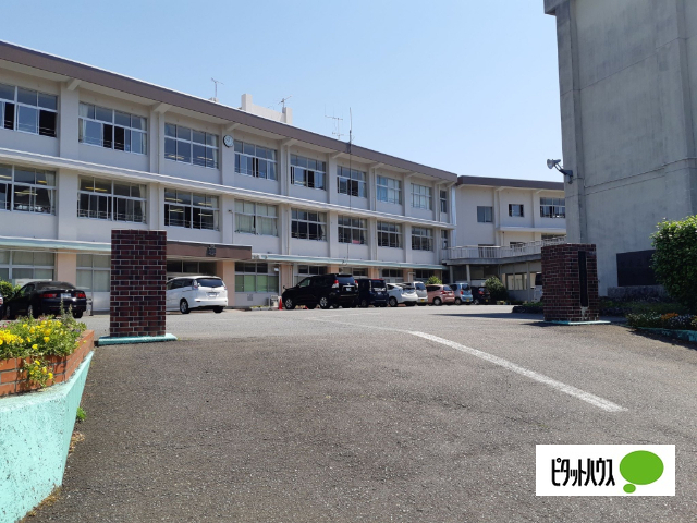 中学校　富士宮市立富士根南中学校（中学校）まで1382m