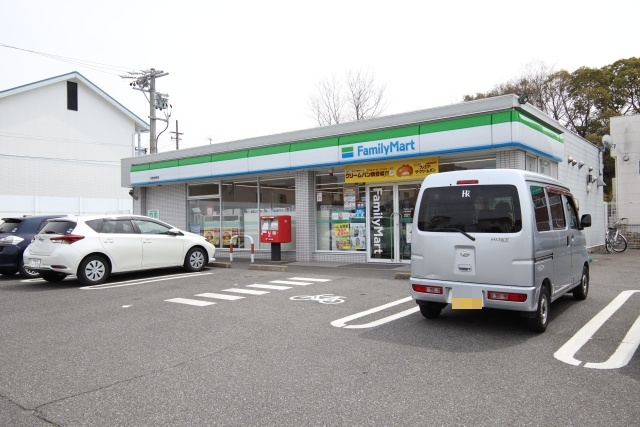 コンビニ　ファミリーマート 日進岩根店（コンビニ）まで900m