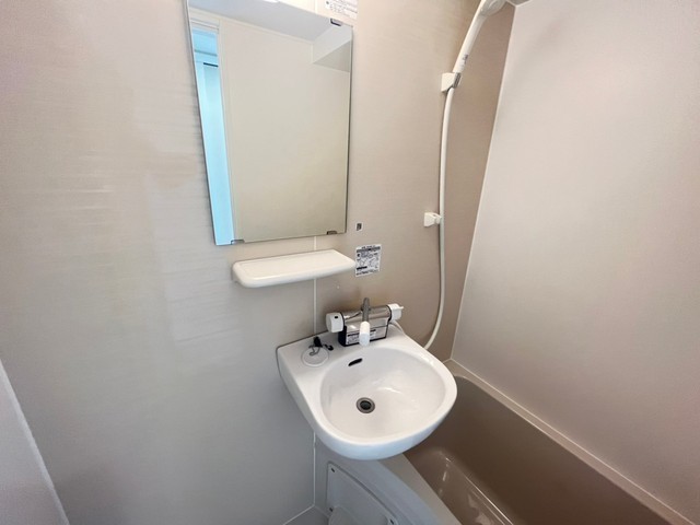 洗面設備　※同物件別部屋の写真です