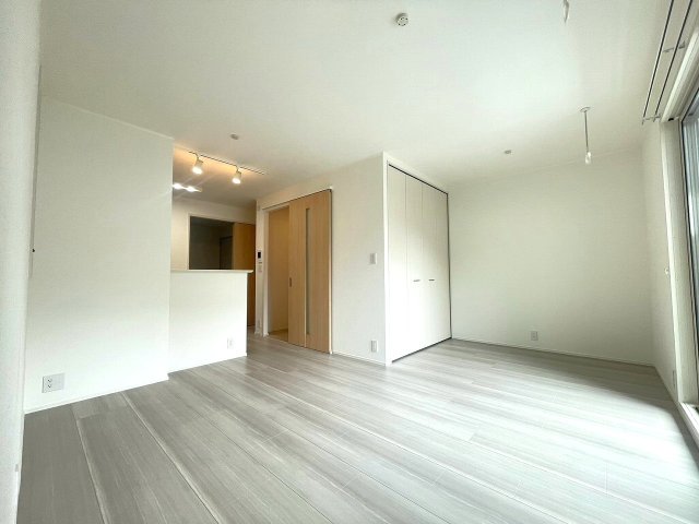 阪急千里線 下新庄駅 徒歩5分 3階建 築1年の居間写真