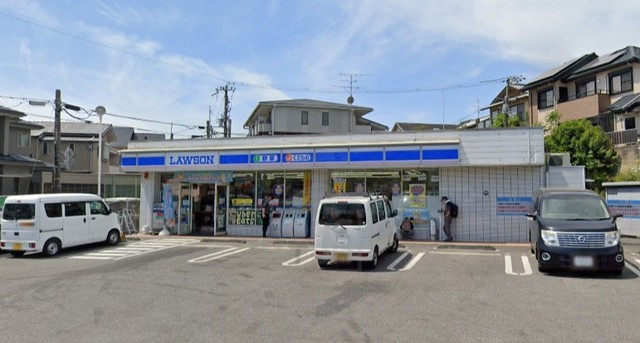 コンビニ　ローソン　吹田円山町店（コンビニ）まで411m