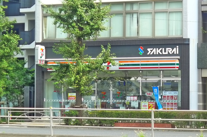 コンビニ　セブンイレブン（コンビニ）まで295m