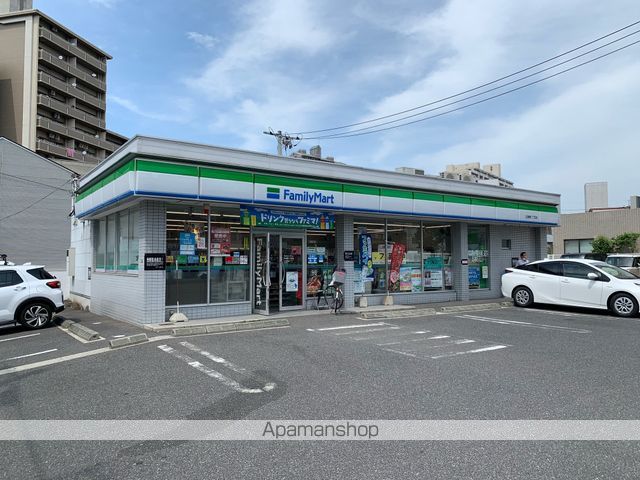 コンビニ　ファミリーマート（コンビニ）まで847m