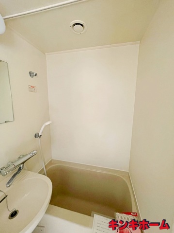 バス・シャワールーム　写真は別のお部屋のものでございます。