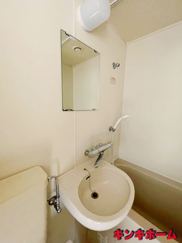 洗面設備　写真は別のお部屋のものでございます。