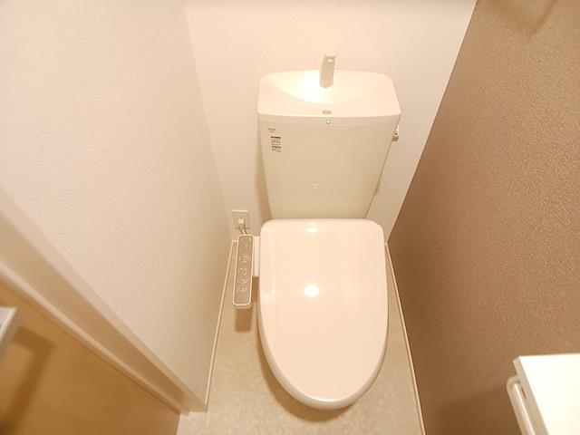 ＪＲ山陽本線 英賀保駅 徒歩19分 2階建 築1年のトイレ写真