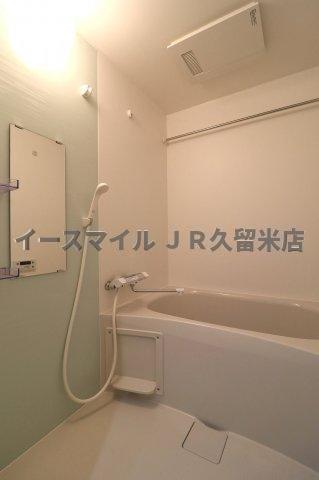 バス・シャワールーム　コンパクトで使いやすいお風呂です