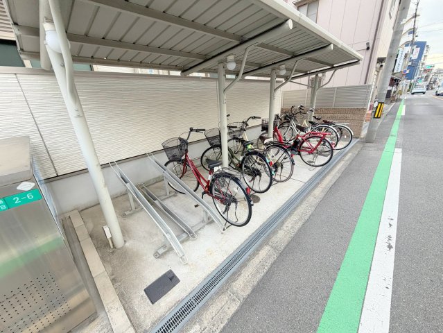 駐車場　敷地内には入居者専用の駐輪スペースもあります。