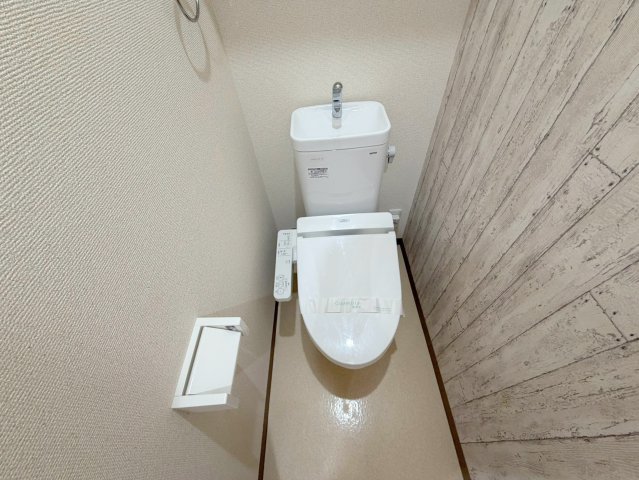 トイレ　綺麗なトイレにはウォシュレット標準装備です。