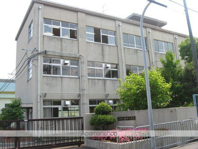 小学校　高槻市立磐手小学校（小学校）まで216m