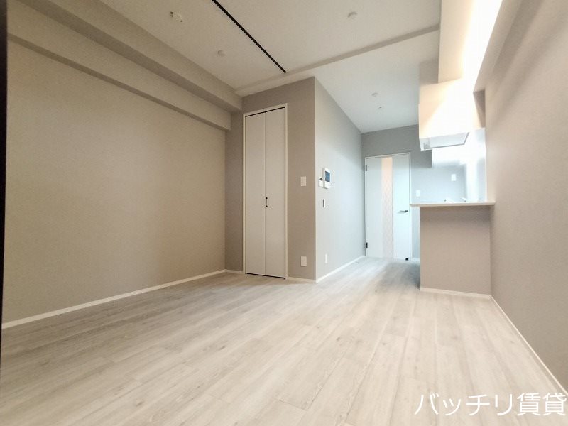 居室・リビング　別号室写真の為、現況を優先致します。