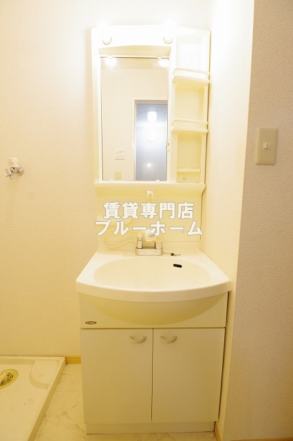 洗面設備　洗面所も収納豊富！