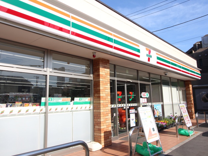 コンビニ　セブンイレブン世田谷中央病院前（コンビニ）まで131m