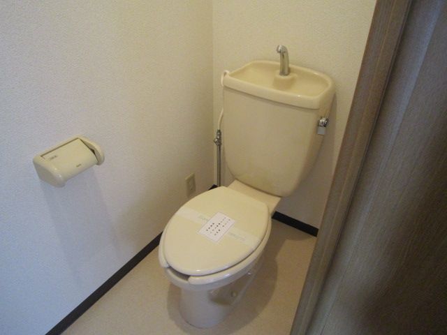 トイレ　別号室参考写真です。