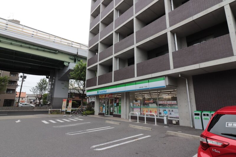 コンビニ　ファミリーマート岩塚本通三丁目店（コンビニ）まで169m