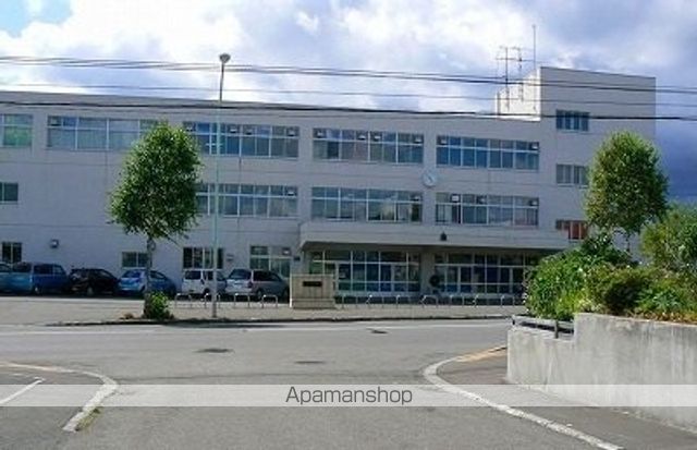 中学校　青葉中学校（中学校）まで400m