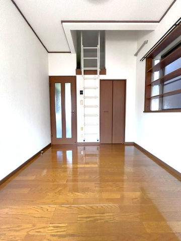 居室・リビング　※他号室の写真です