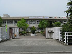 中学校　広畑中学校（中学校）まで1095m