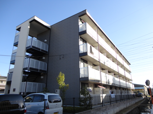 ＪＲ関西本線 八尾駅 徒歩12分 4階建 築19年の外観写真