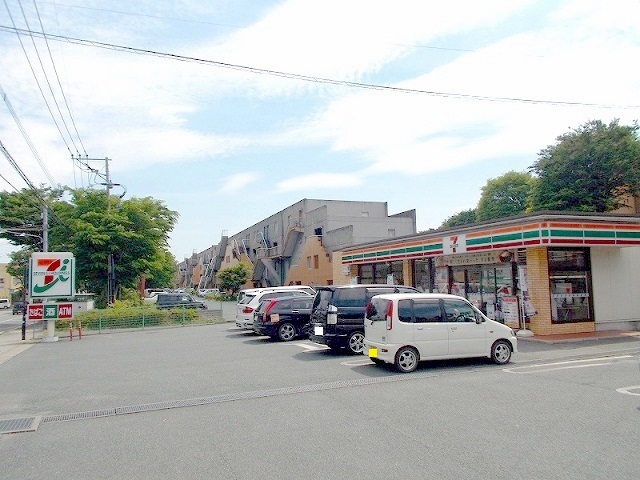 コンビニ　セブンイレブン　新地団地前店（コンビニ）まで400m