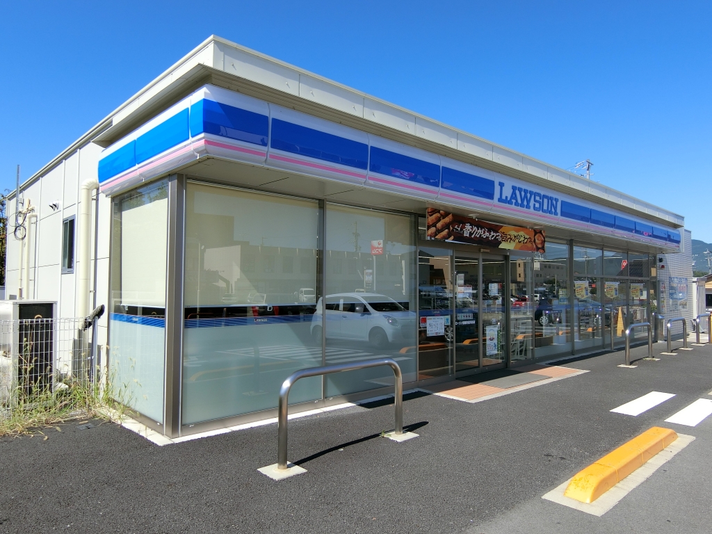 コンビニ　ローソン 恵那市役所前店（コンビニ）まで390m