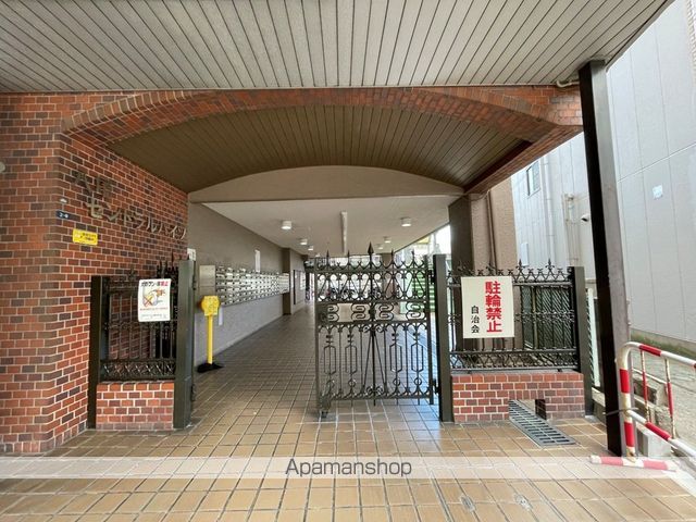 近鉄大阪線 近鉄八尾駅 徒歩5分 11階建 築41年の外観写真