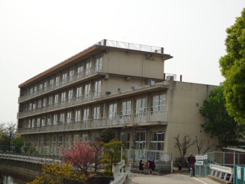 小学校　福山市立西深津小学校（小学校）まで438m