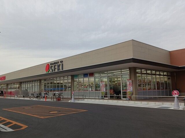 ドラックストア　ドラッグストアセキ久喜吉羽店（ドラッグストア）まで950m