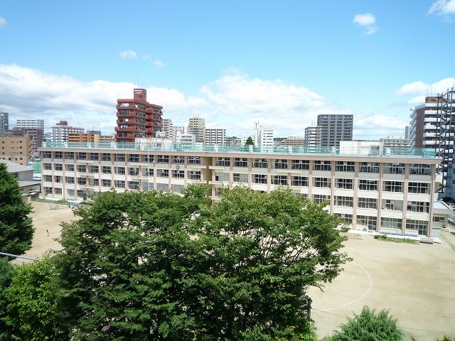 小学校　仙台市立榴岡小学校（小学校）まで1155m