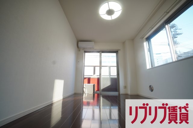 プリモクラッセ登戸の居間写真
