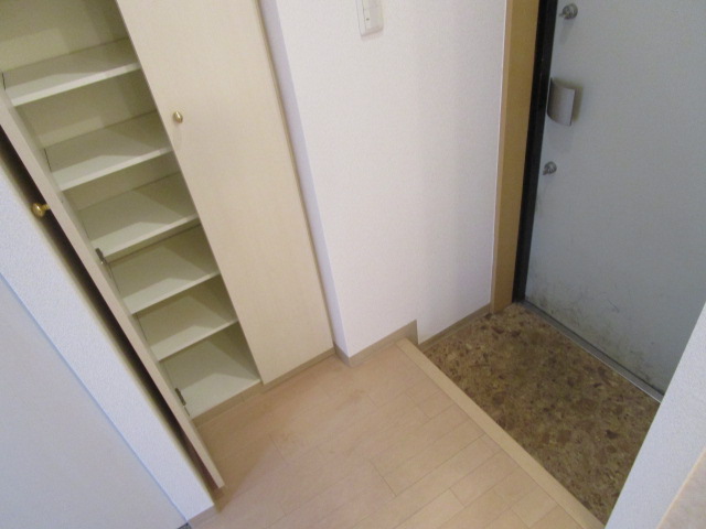 玄関　別部屋写真