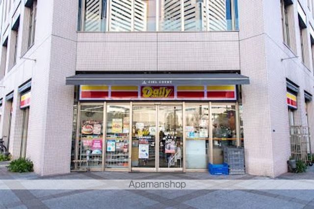 コンビニ　デイリーヤマザキ江東豊洲駅前店（コンビニ）まで126m