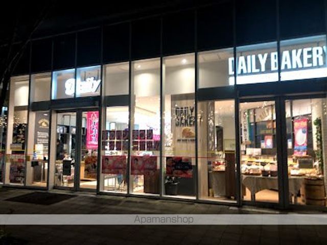 コンビニ　デイリーヤマザキ豊洲５丁目店（コンビニ）まで124m