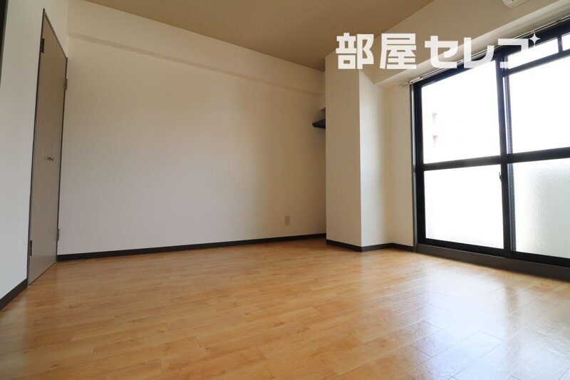 ドール久屋通の居間写真
