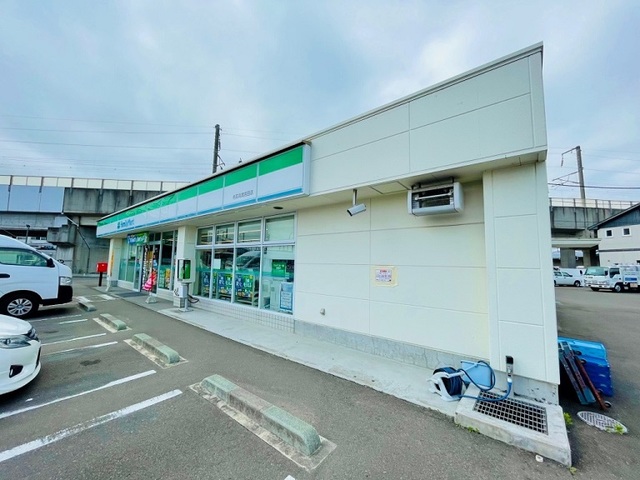コンビニ　ファミリーマート名取高舘吉田店（コンビニ）まで250m