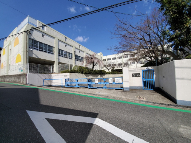 小学校　名古屋市立弥富小学校（小学校）まで303m