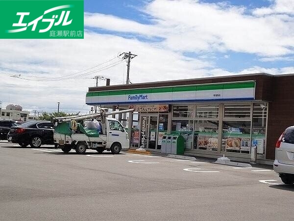 コンビニ　ファミリーマート琴浦西店（コンビニ）まで692m