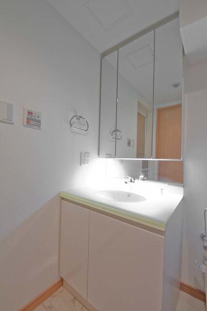 洗面設備　※写真は同タイプ住戸です。