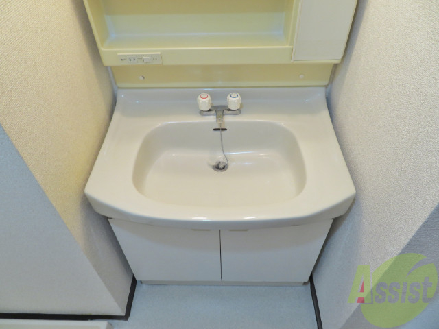 洗面設備　忙しい朝の味方、独立洗面台があるのは嬉しいですね。