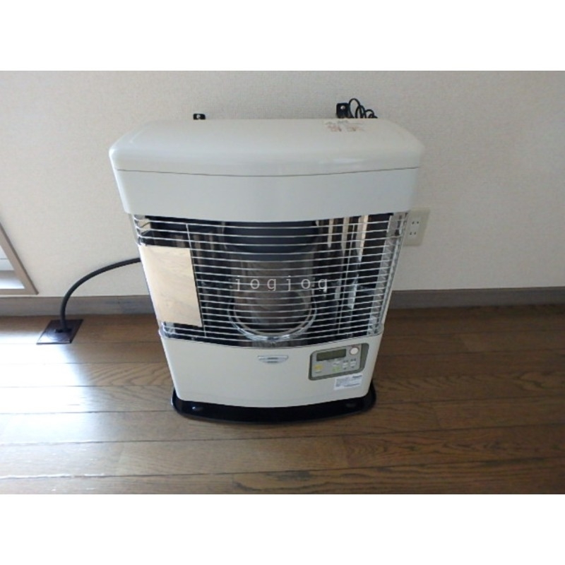 その他設備　冬はあったか石油ストーブです。