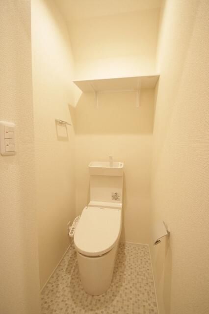 ＪＲ総武線快速 新小岩駅 徒歩9分 3階建 築11年のトイレ写真