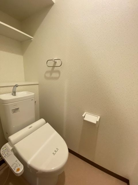地下鉄御堂筋線 江坂駅 徒歩3分 13階建 築14年のトイレ写真