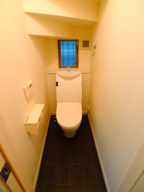地下鉄名城線 砂田橋駅 徒歩5分 2階建 築17年のトイレ写真
