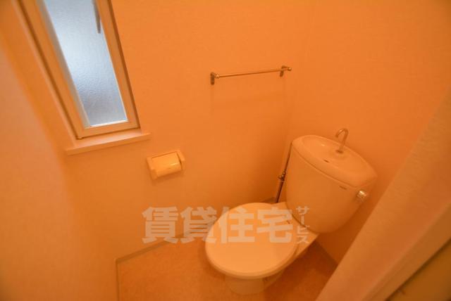 阪急伊丹線 稲野駅 徒歩3分 2階建 築35年のトイレ写真
