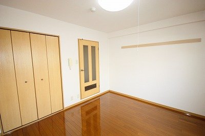ＪＲ山陽本線 岡山駅 徒歩13分 5階建 築28年の居間写真