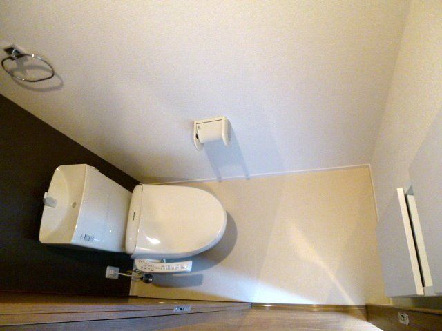 近鉄奈良線 若江岩田駅 徒歩10分 2階建 築13年のトイレ写真
