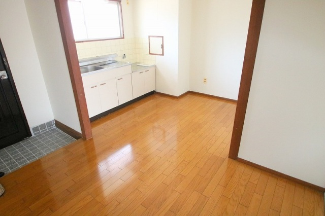江田島市 3階建 築49年の居間写真