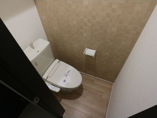 名鉄名古屋本線 山王駅 徒歩4分 2階建 築12年のトイレ写真