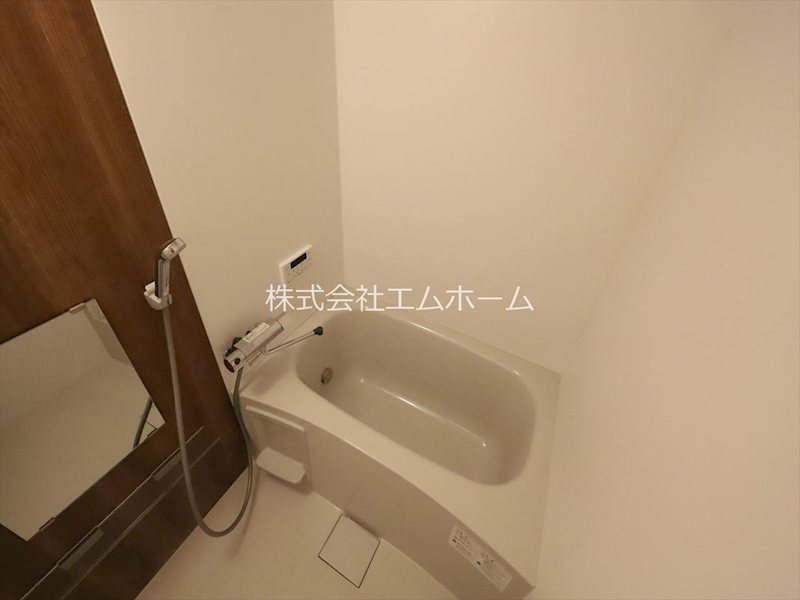 バス・シャワールーム　浴室暖房乾燥機付　追い焚き・オートバス機能付お風呂