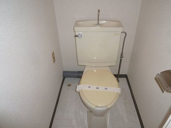ＪＲ京浜東北線 川崎駅 徒歩16分 4階建 築42年のトイレ写真